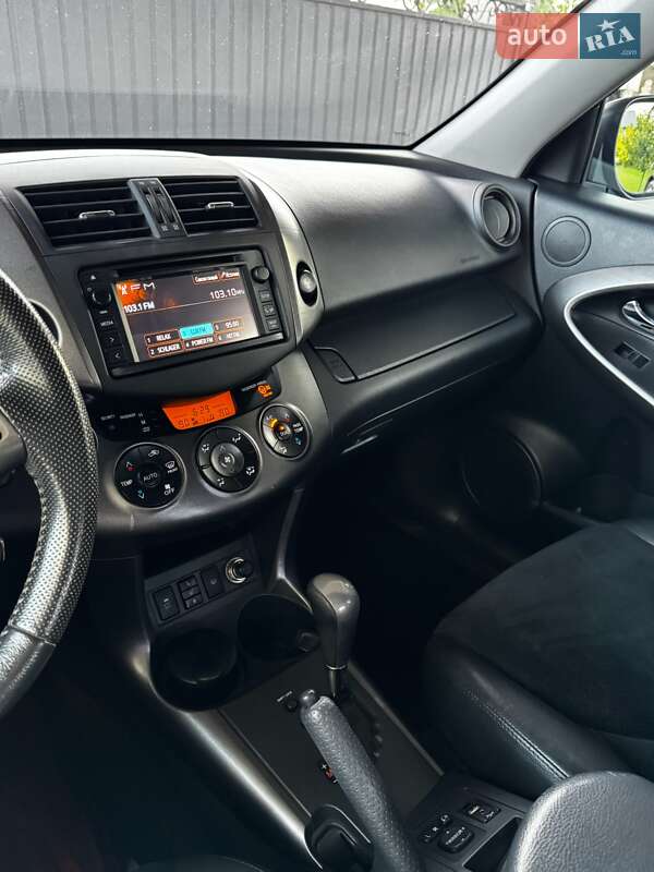 Позашляховик / Кросовер Toyota RAV4 2012 в Броварах