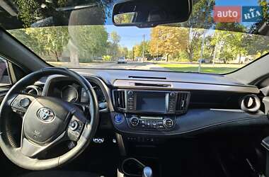 Внедорожник / Кроссовер Toyota RAV4 2017 в 