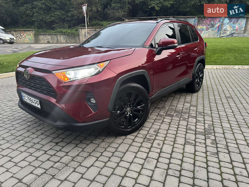 Позашляховик / Кросовер Toyota RAV4 2020 в Львові