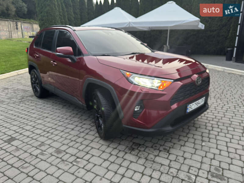 Позашляховик / Кросовер Toyota RAV4 2020 в Львові