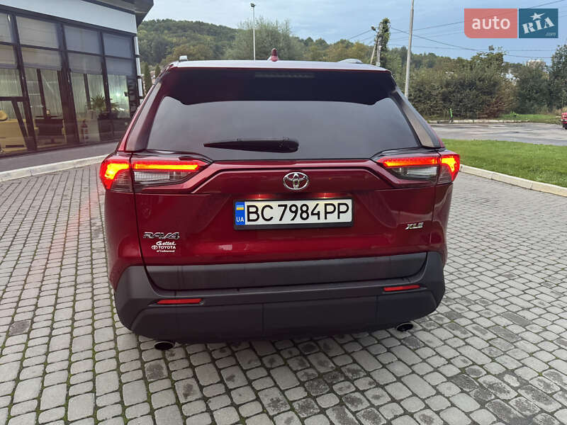 Позашляховик / Кросовер Toyota RAV4 2020 в Львові