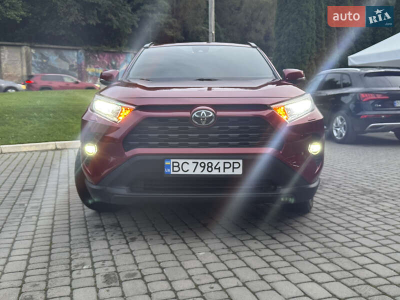 Позашляховик / Кросовер Toyota RAV4 2020 в Львові