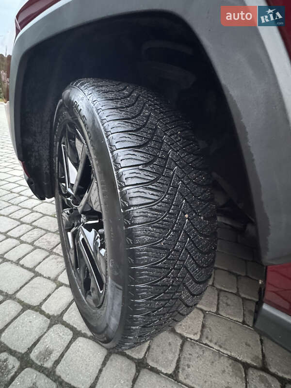 Позашляховик / Кросовер Toyota RAV4 2020 в Львові