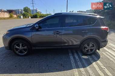 Внедорожник / Кроссовер Toyota RAV4 2015 в 