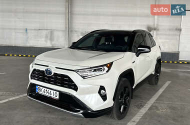 Внедорожник / Кроссовер Toyota RAV4 2021 в Ровно