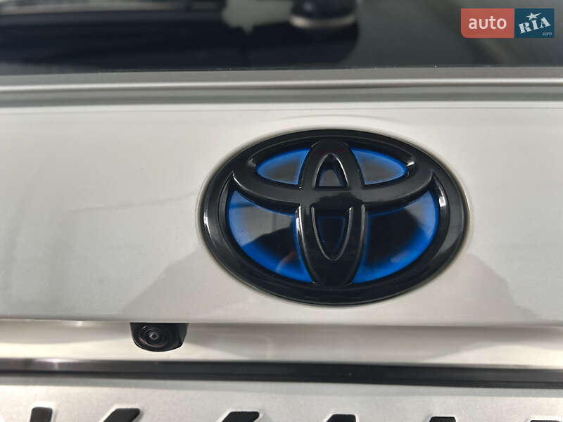 Внедорожник / Кроссовер Toyota RAV4 2021 в Ровно