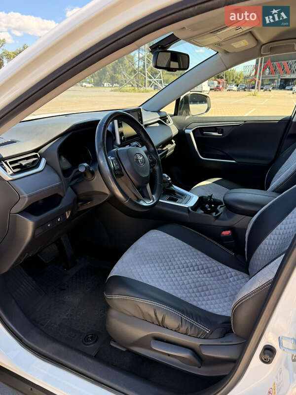 Внедорожник / Кроссовер Toyota RAV4 2019 в Киеве фото 11 Внедорожник / Кроссовер Toyota RAV4 2019 в Киеве