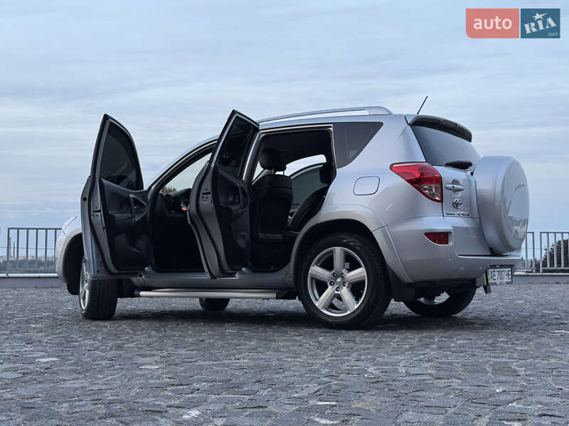 Внедорожник / Кроссовер Toyota RAV4 2007 в Днепре