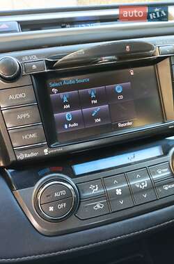 Внедорожник / Кроссовер Toyota RAV4 2015 в 