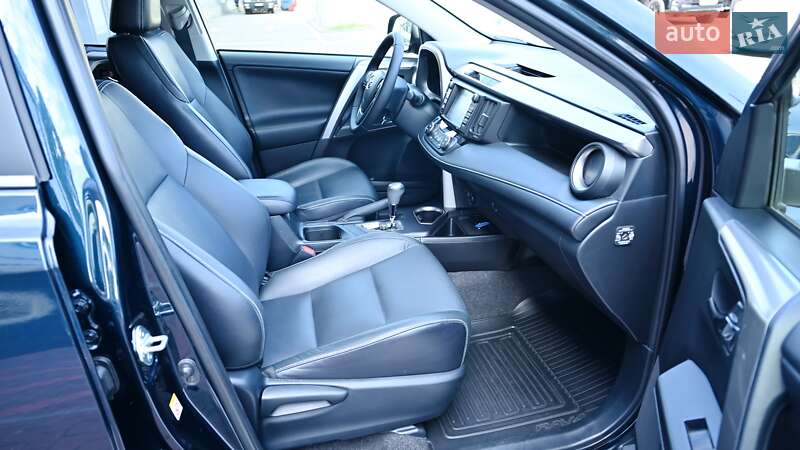 Внедорожник / Кроссовер Toyota RAV4 2017 в Киеве