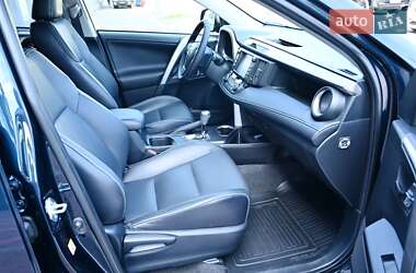Внедорожник / Кроссовер Toyota RAV4 2017 в 