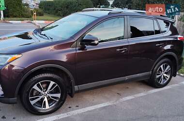 Внедорожник / Кроссовер Toyota RAV4 2017 в 