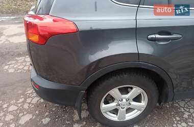 Внедорожник / Кроссовер Toyota RAV4 2013 в 