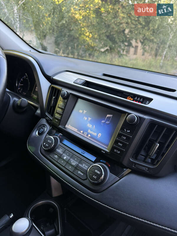 Позашляховик / Кросовер Toyota RAV4 2016 в Києві