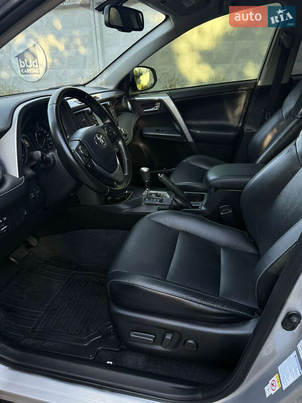 Позашляховик / Кросовер Toyota RAV4 2016 в Києві