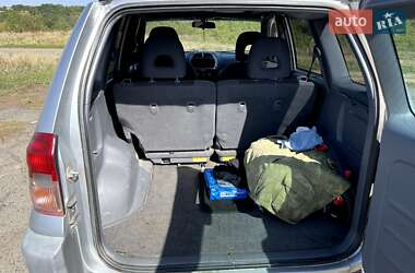 Позашляховик / Кросовер Toyota RAV4 2000 в 