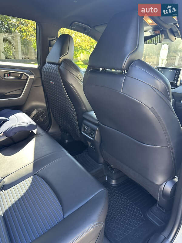 Внедорожник / Кроссовер Toyota RAV4 2021 в Одессе