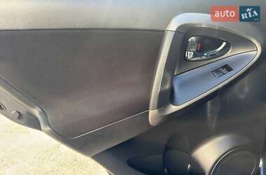 Внедорожник / Кроссовер Toyota RAV4 2011 в 