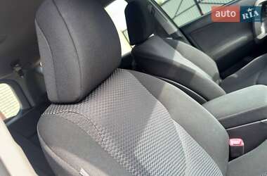 Внедорожник / Кроссовер Toyota RAV4 2011 в 