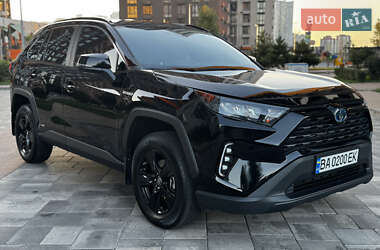 Внедорожник / Кроссовер Toyota RAV4 2021 в 