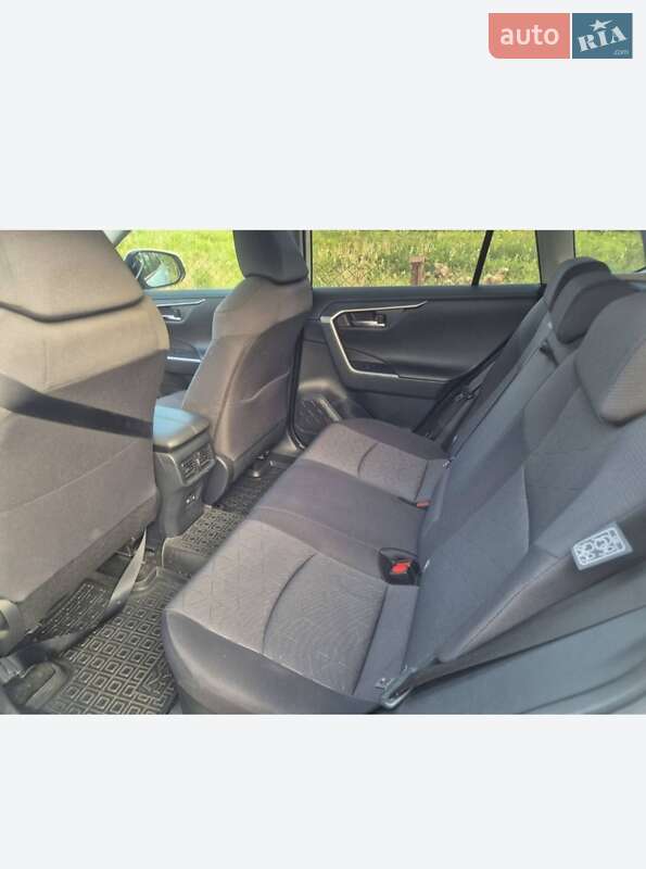 Позашляховик / Кросовер Toyota RAV4 2021 в Чернівцях фото 2 Позашляховик / Кросовер Toyota RAV4 2021 в Чернівцях