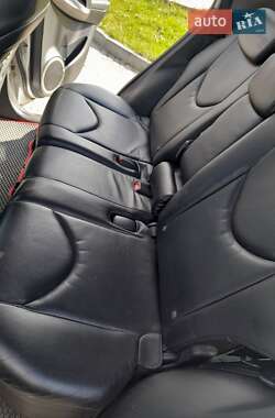 Внедорожник / Кроссовер Toyota RAV4 2005 в 