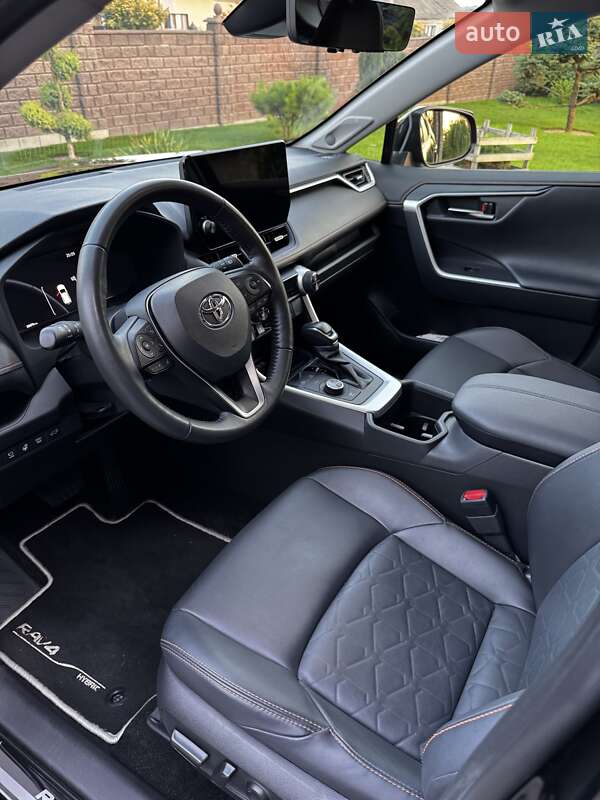 Позашляховик / Кросовер Toyota RAV4 2024 в Рівному