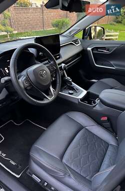 Внедорожник / Кроссовер Toyota RAV4 2024 в 