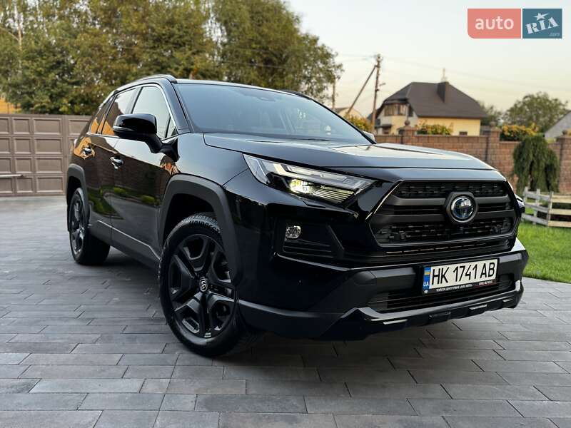 Позашляховик / Кросовер Toyota RAV4 2024 в Рівному