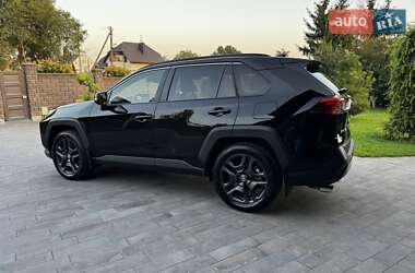 Внедорожник / Кроссовер Toyota RAV4 2024 в 