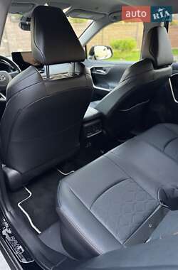 Внедорожник / Кроссовер Toyota RAV4 2024 в 