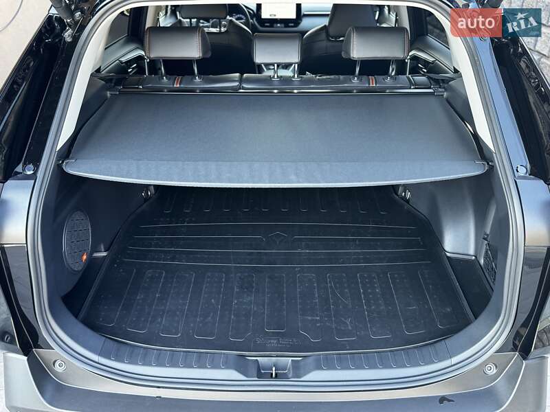 Позашляховик / Кросовер Toyota RAV4 2024 в Рівному