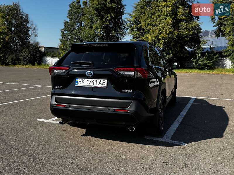 Позашляховик / Кросовер Toyota RAV4 2024 в Рівному