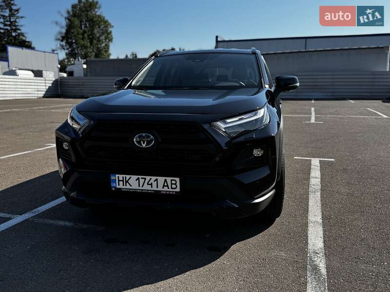Позашляховик / Кросовер Toyota RAV4 2024 в Рівному