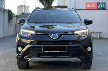 Внедорожник / Кроссовер Toyota RAV4 2017 в 