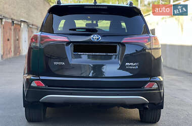 Внедорожник / Кроссовер Toyota RAV4 2017 в 