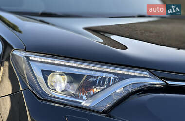 Внедорожник / Кроссовер Toyota RAV4 2017 в 