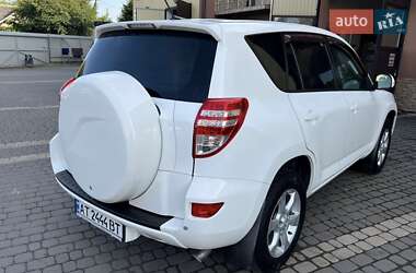 Внедорожник / Кроссовер Toyota RAV4 2011 в 