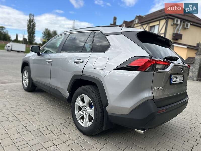 Позашляховик / Кросовер Toyota RAV4 2021 в Хмельницькому