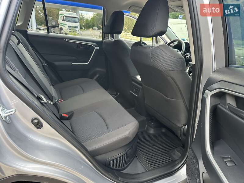 Позашляховик / Кросовер Toyota RAV4 2021 в Хмельницькому