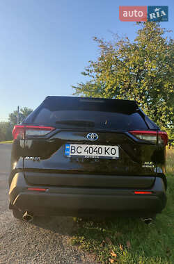 Внедорожник / Кроссовер Toyota RAV4 2023 в 