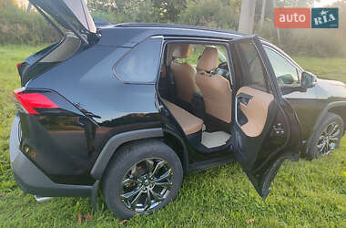 Внедорожник / Кроссовер Toyota RAV4 2023 в 
