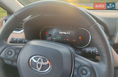 Внедорожник / Кроссовер Toyota RAV4 2023 в 