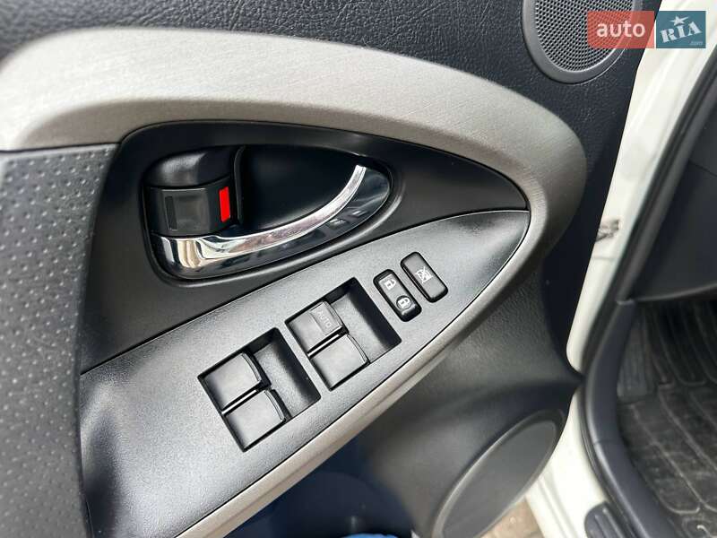 Позашляховик / Кросовер Toyota RAV4 2011 в Чернівцях фото 10 Позашляховик / Кросовер Toyota RAV4 2011 в Чернівцях