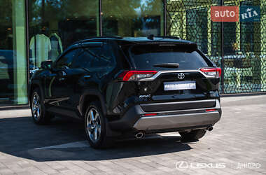 Внедорожник / Кроссовер Toyota RAV4 2019 в 