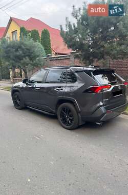 Внедорожник / Кроссовер Toyota RAV4 2019 в 