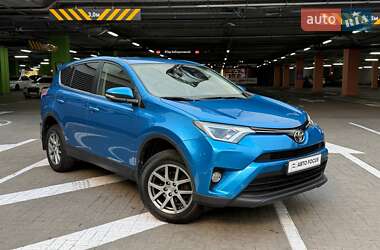 Внедорожник / Кроссовер Toyota RAV4 2016 в Киеве