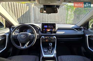 Внедорожник / Кроссовер Toyota RAV4 2020 в 