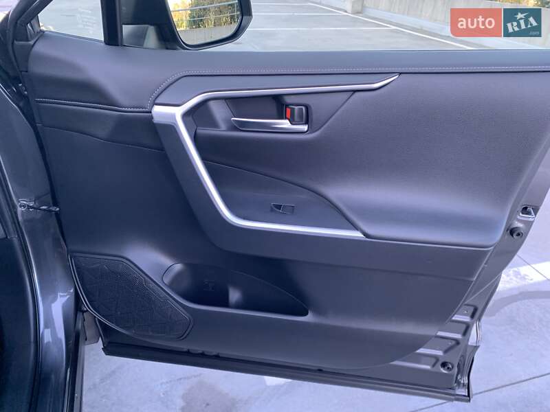 Позашляховик / Кросовер Toyota RAV4 2018 в Києві