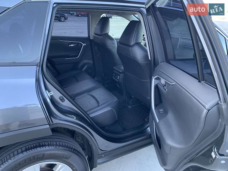 Позашляховик / Кросовер Toyota RAV4 2018 в Києві